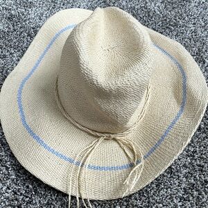 Vineyard Vines brim stripe raffia fedora. New. Never worn. Cute.